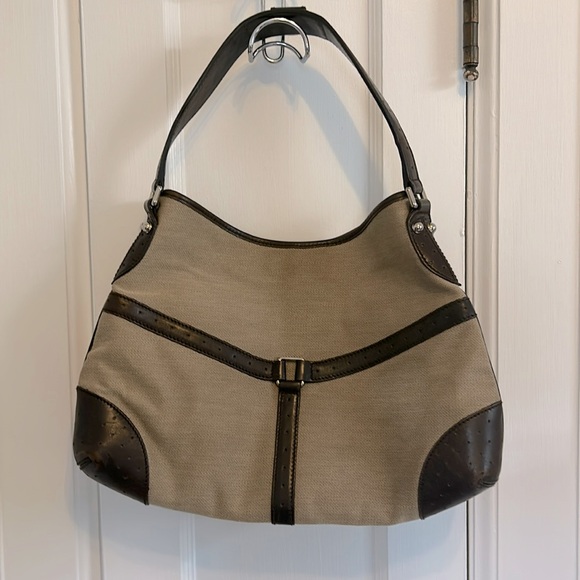 Authentic Gucci Shoulder Bag - Picture 3 of 16